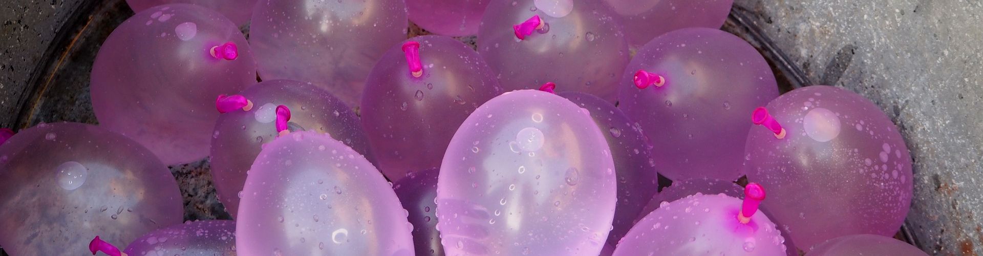 Viele rosa Wasserbomben